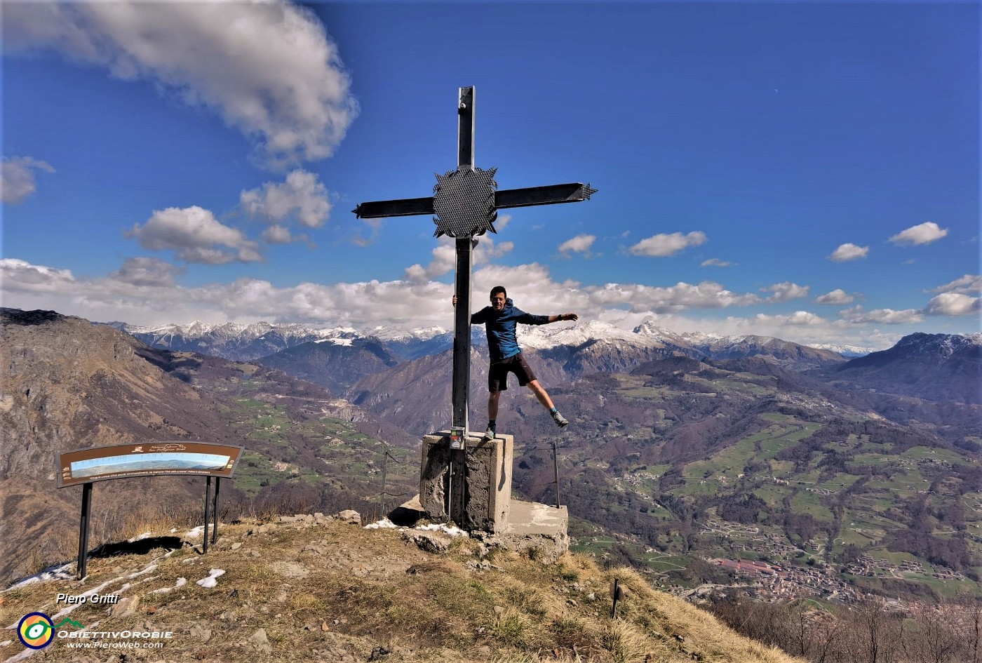 06 Alla croce del Pizzo Grande del Sornadello (1574 m) , per Raffaele la prima volta.jpg